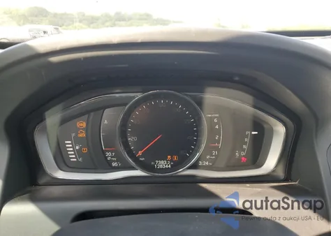 2017 Volvo Xc60 T6 Dynamic z USA, uszkodzony, nr VIN YV449MRR4H2064331